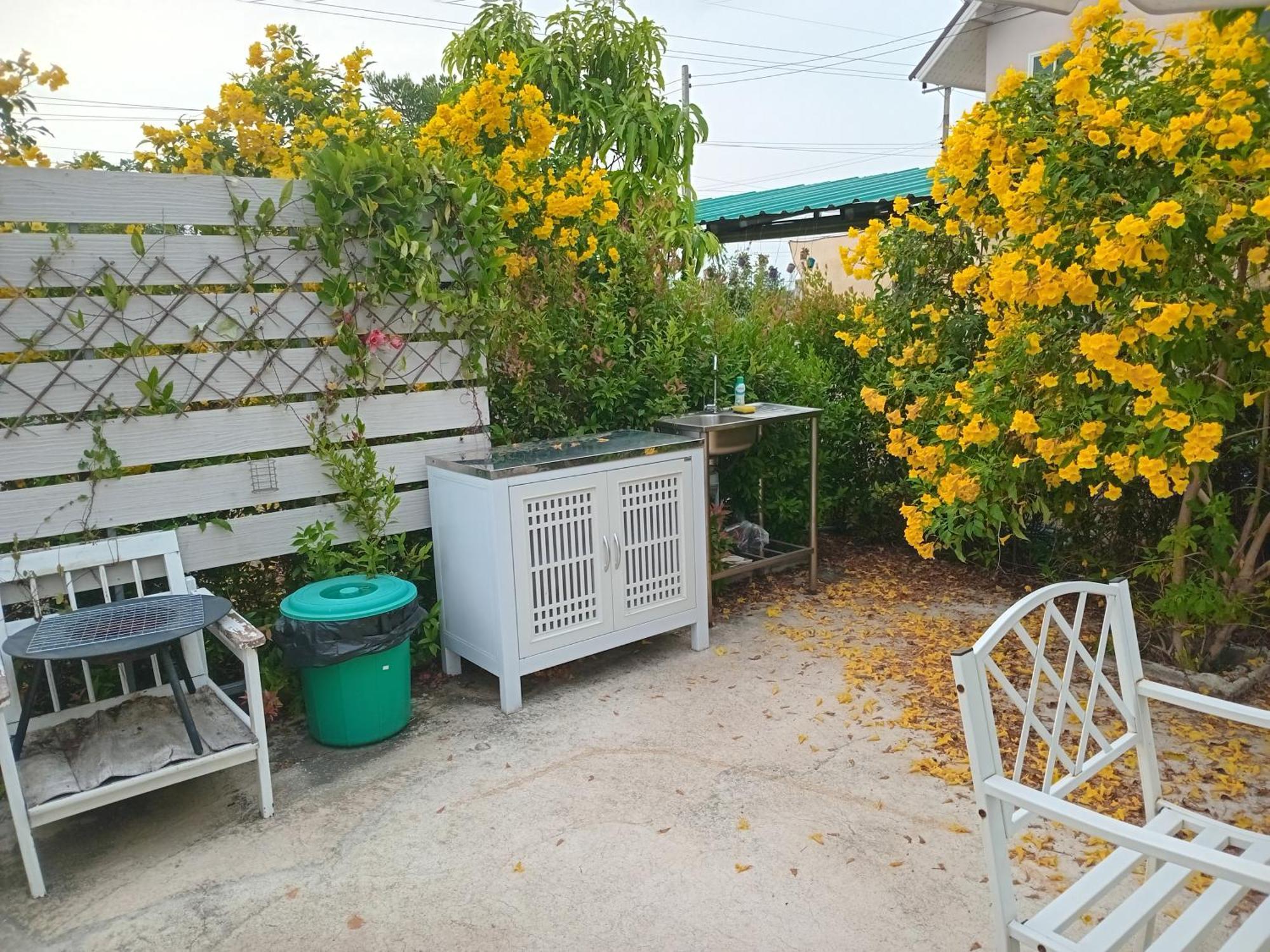 บ้านพักตากอากาศขนาดเล็ก ห่างชายหาดบางเก่า 800 เมตร #Cottage Ban Bo Yai Zewnętrze zdjęcie